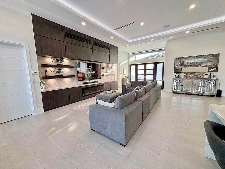 VENETIAN ISLES 1ST SEC - Residential