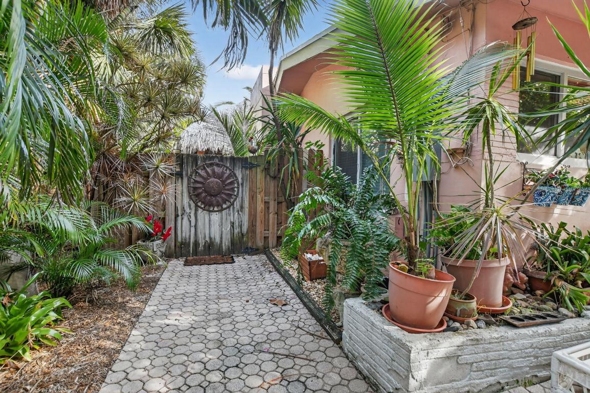 PIRATES COVE - Residential