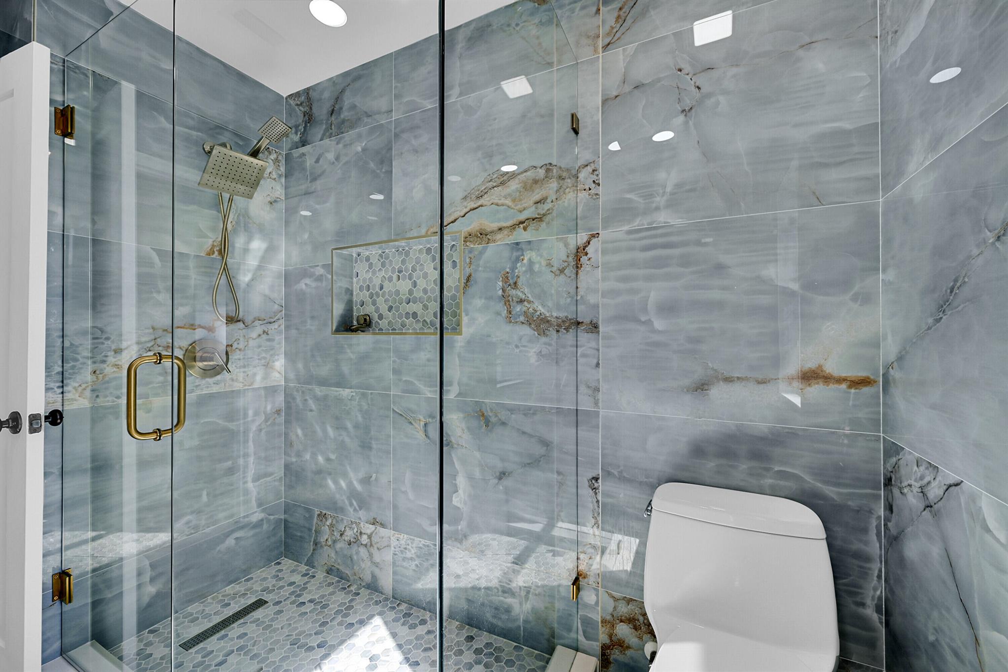 LAKE CHARLESTON TR I 3 - Residential Lease