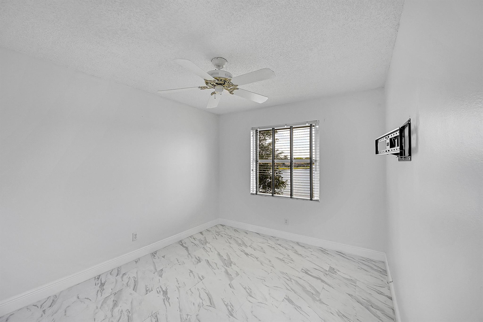 LAKE CHARLESTON TR I 3 - Residential Lease