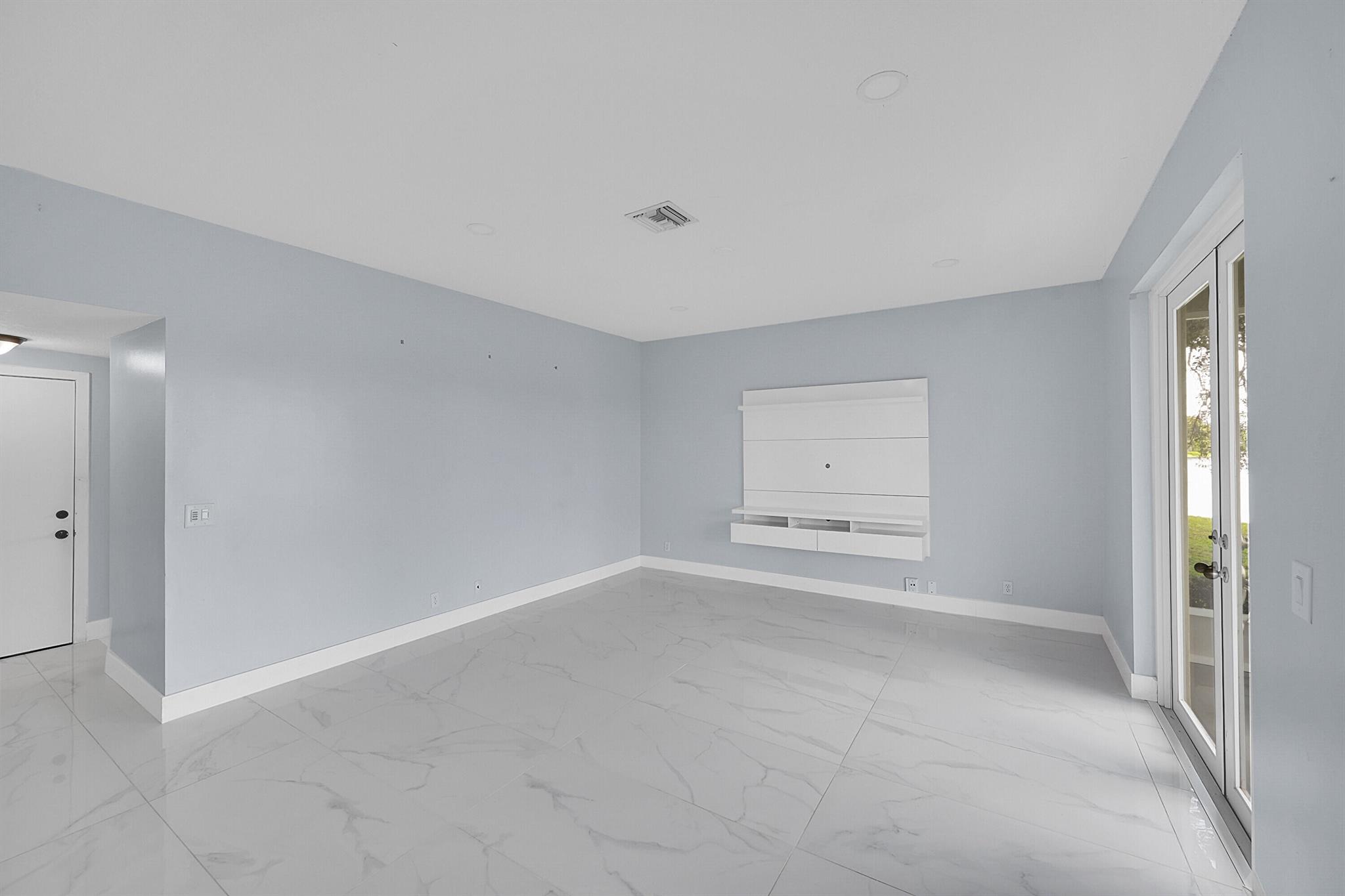 LAKE CHARLESTON TR I 3 - Residential Lease