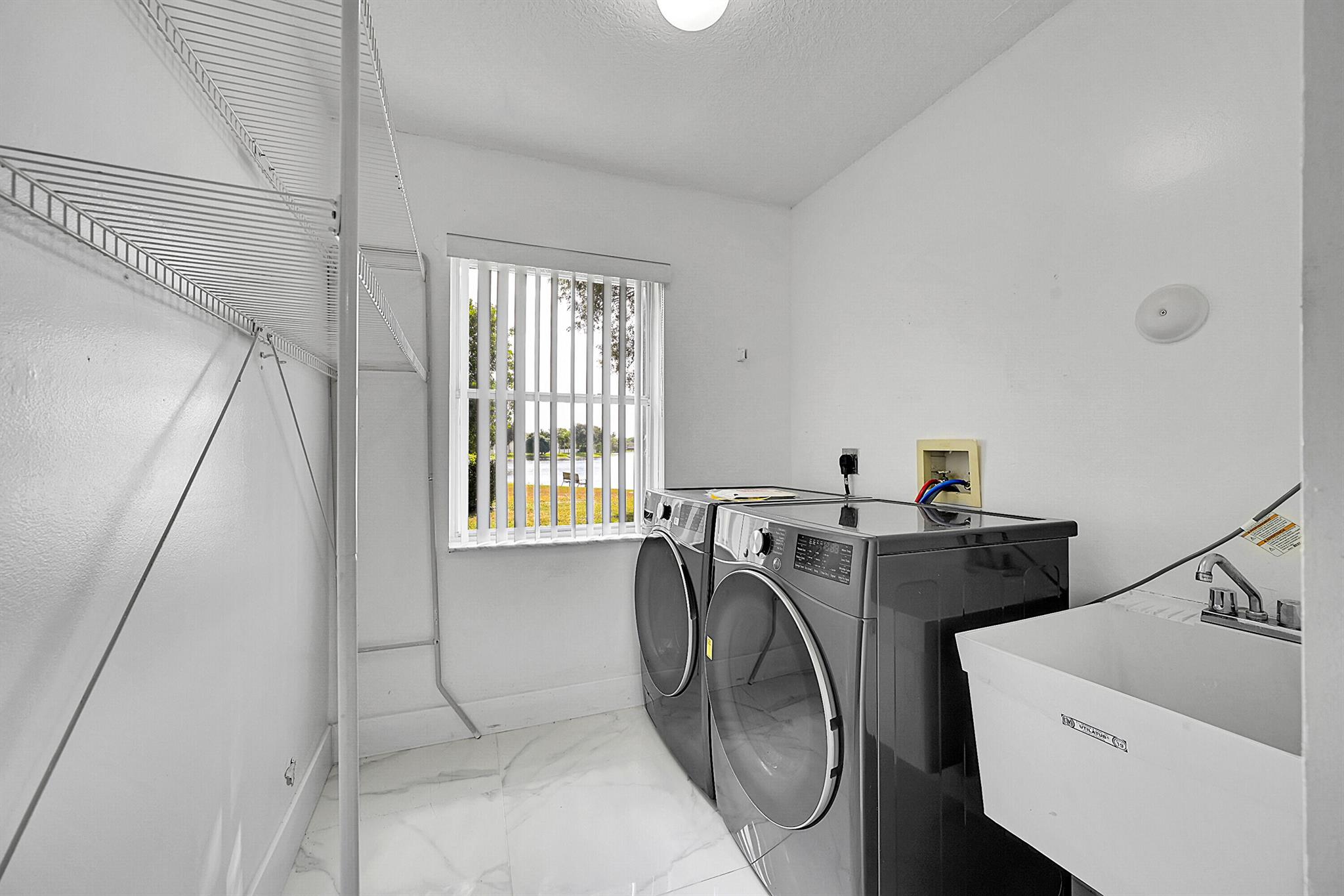 LAKE CHARLESTON TR I 3 - Residential Lease