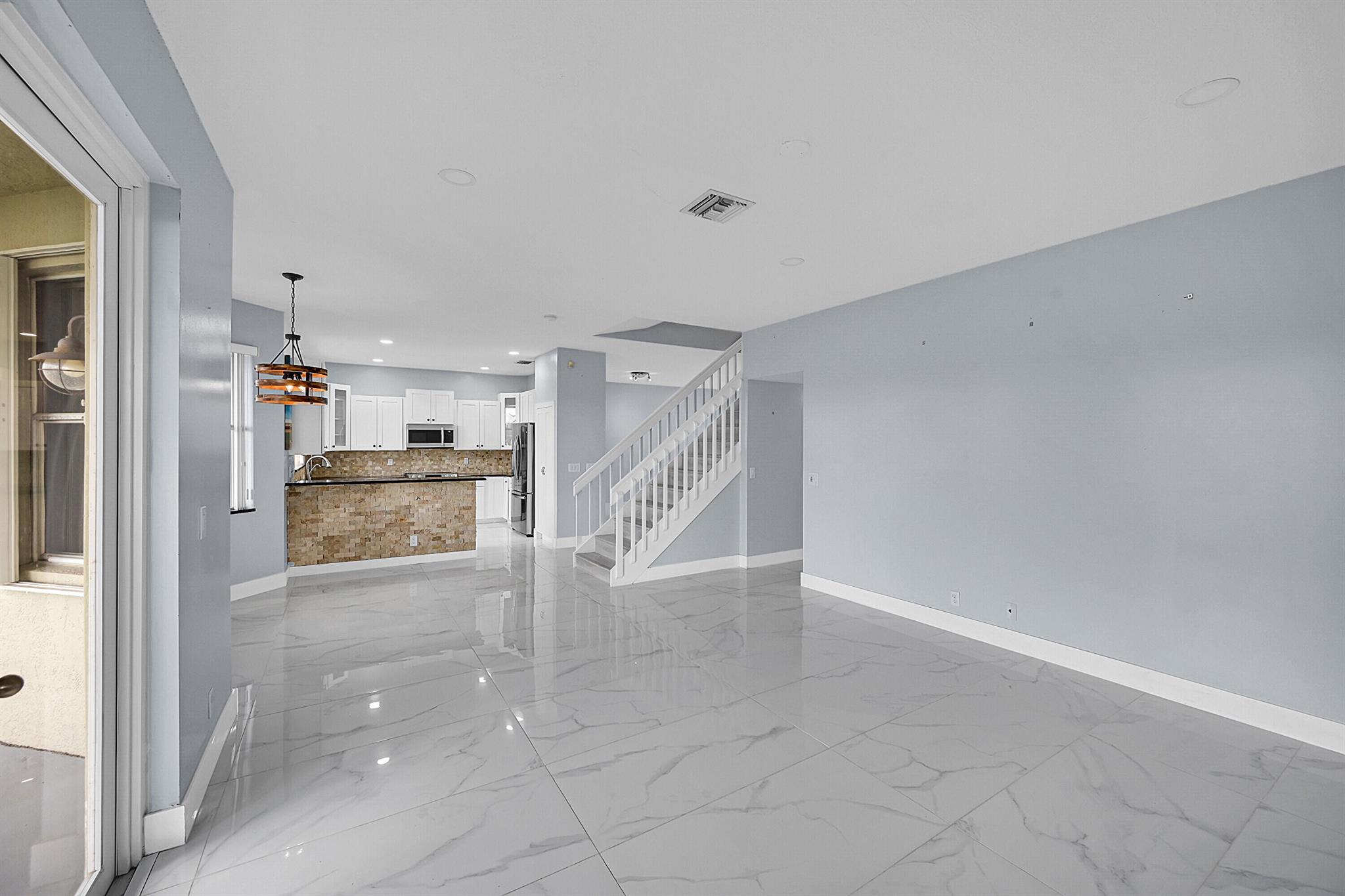 LAKE CHARLESTON TR I 3 - Residential Lease