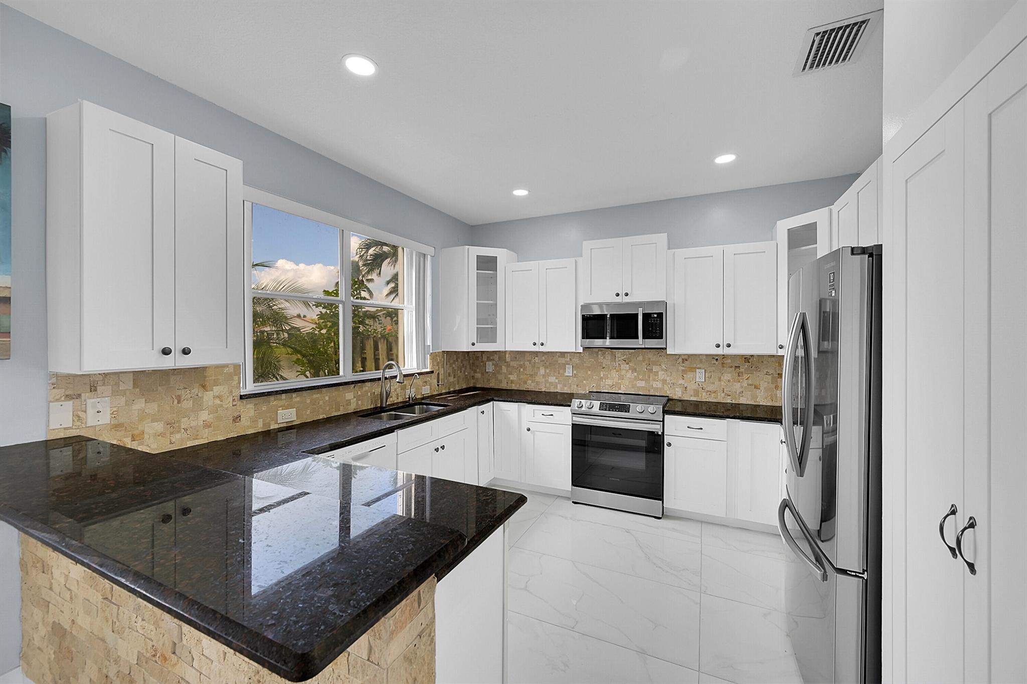 LAKE CHARLESTON TR I 3 - Residential Lease