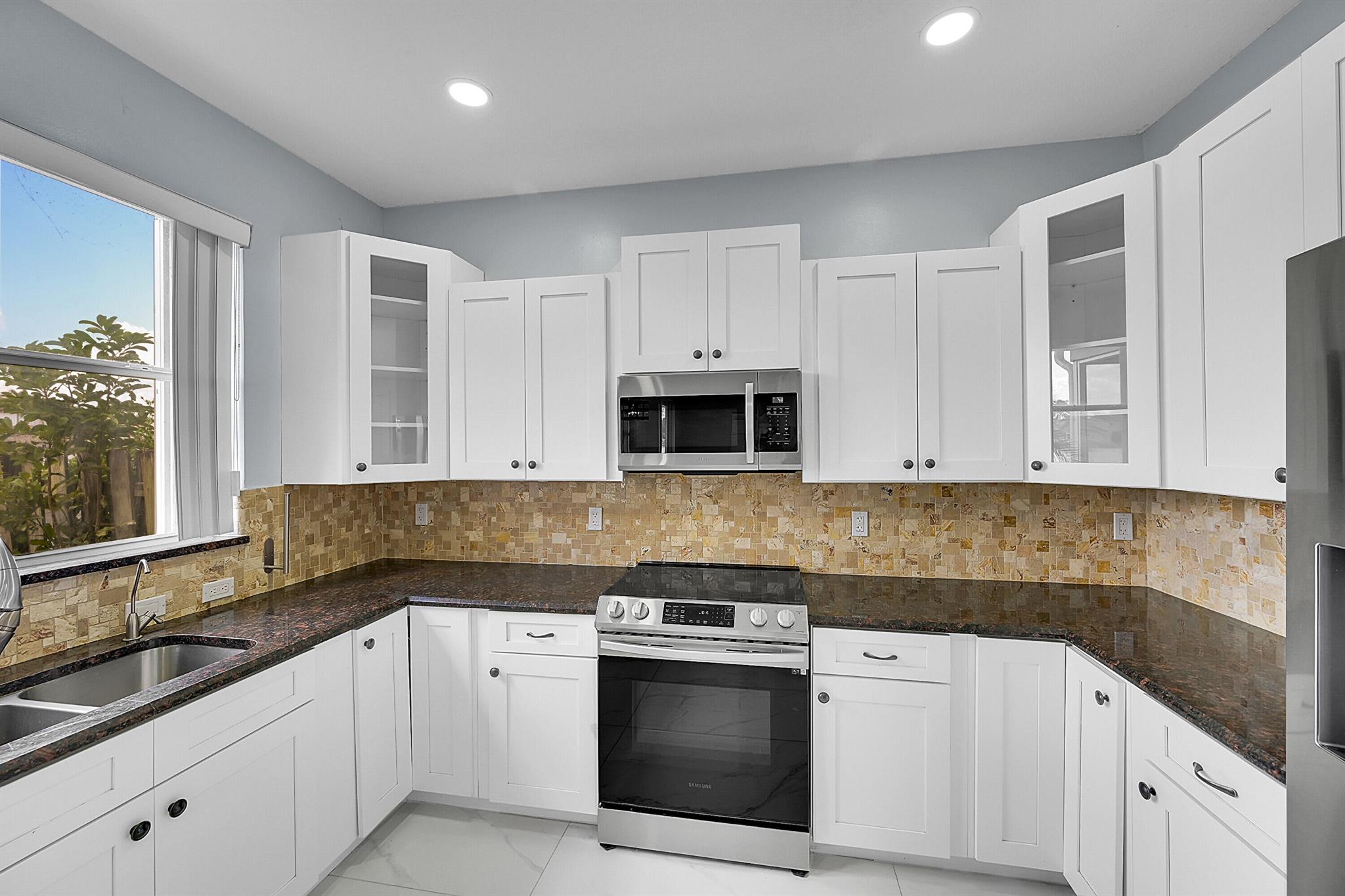 LAKE CHARLESTON TR I 3 - Residential Lease