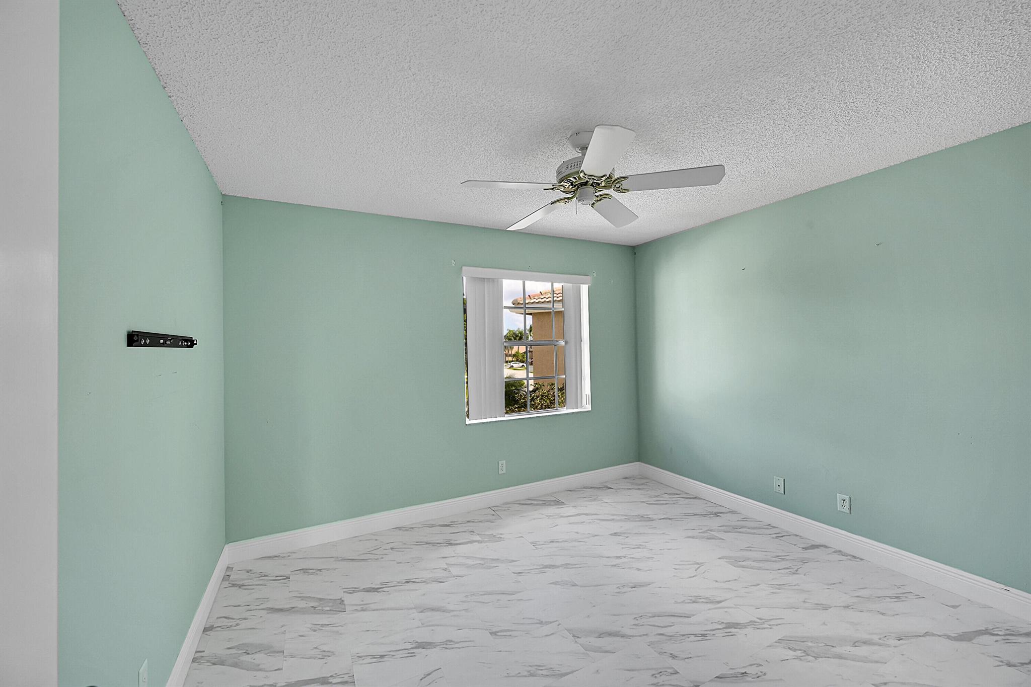 LAKE CHARLESTON TR I 3 - Residential Lease