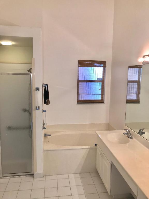 ISLAND OF RIVER BRIDGE - Residential