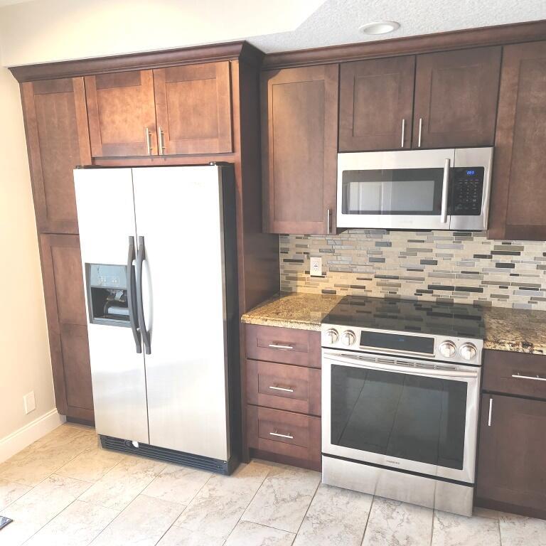 9835 NW 57th Manor