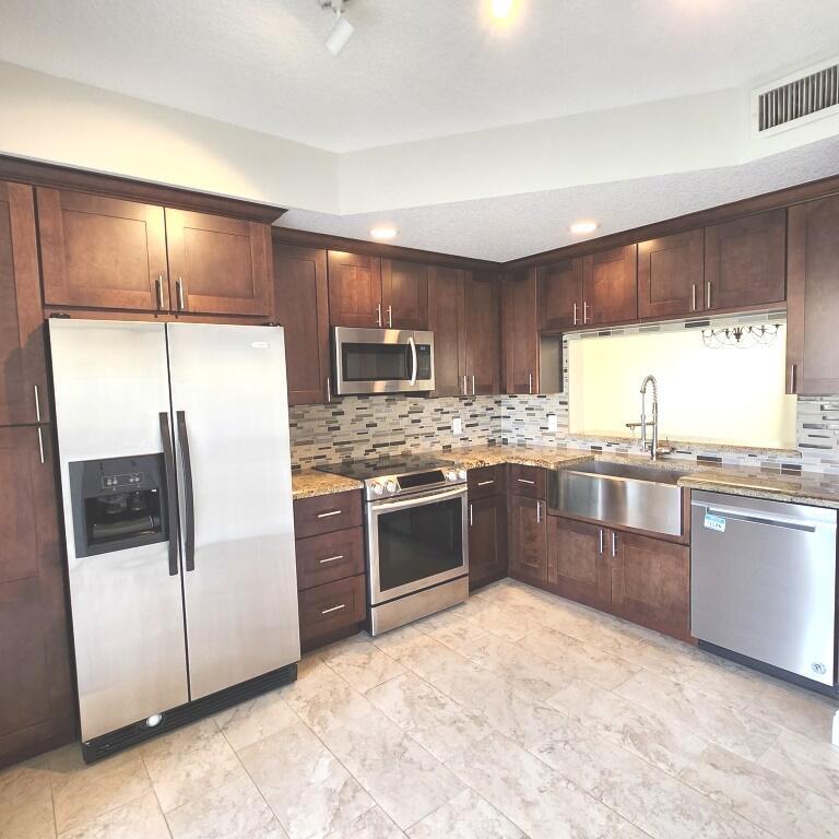9835 NW 57th Manor