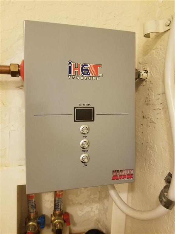 SANTA BARBARA ESTATES - Residential Lease