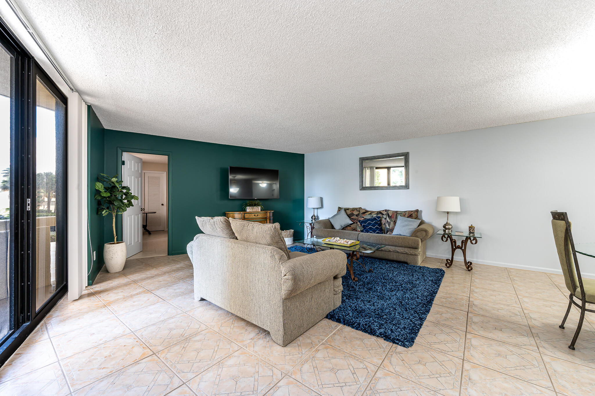 View photos, virtual tours, details... 2800 N Ocean Drive A-2b