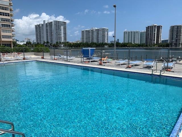 Del Prado - Residential