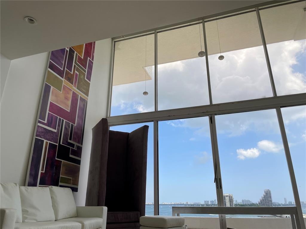 View photos, virtual tours, details... 555 NE 15th St T14(714)