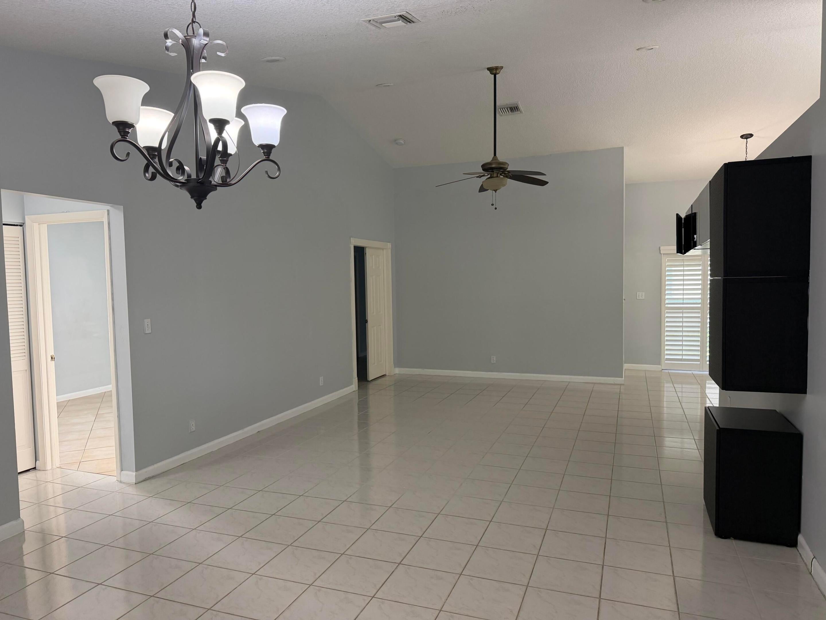 10325 NW 48th Court