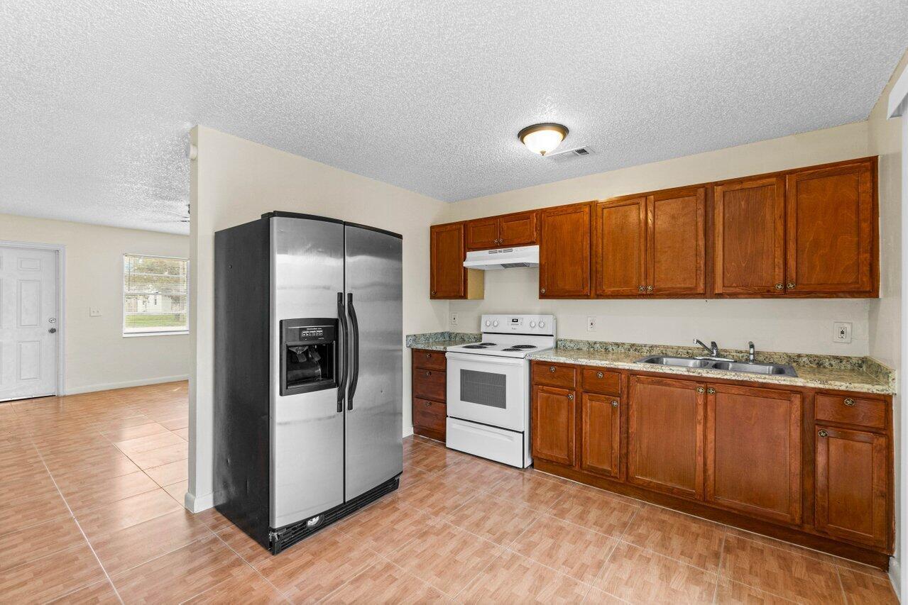 Gulfstream Apartments - Residential Lease