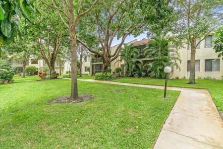 Completely Renovated 1st Floor Unit! New kitchen, new baths, new tile throughout, freshly painted, unfurnished 2 bedroom, 2 bath, first floor condo with screened in patio that overlooks large shaded lawns and laundry in the unit. Community pool and clubhouse. Water and sewer included. Conveniently located in Tequesta near shopping and restaurants. No age requirement. Pets allowed under 20 lbs.