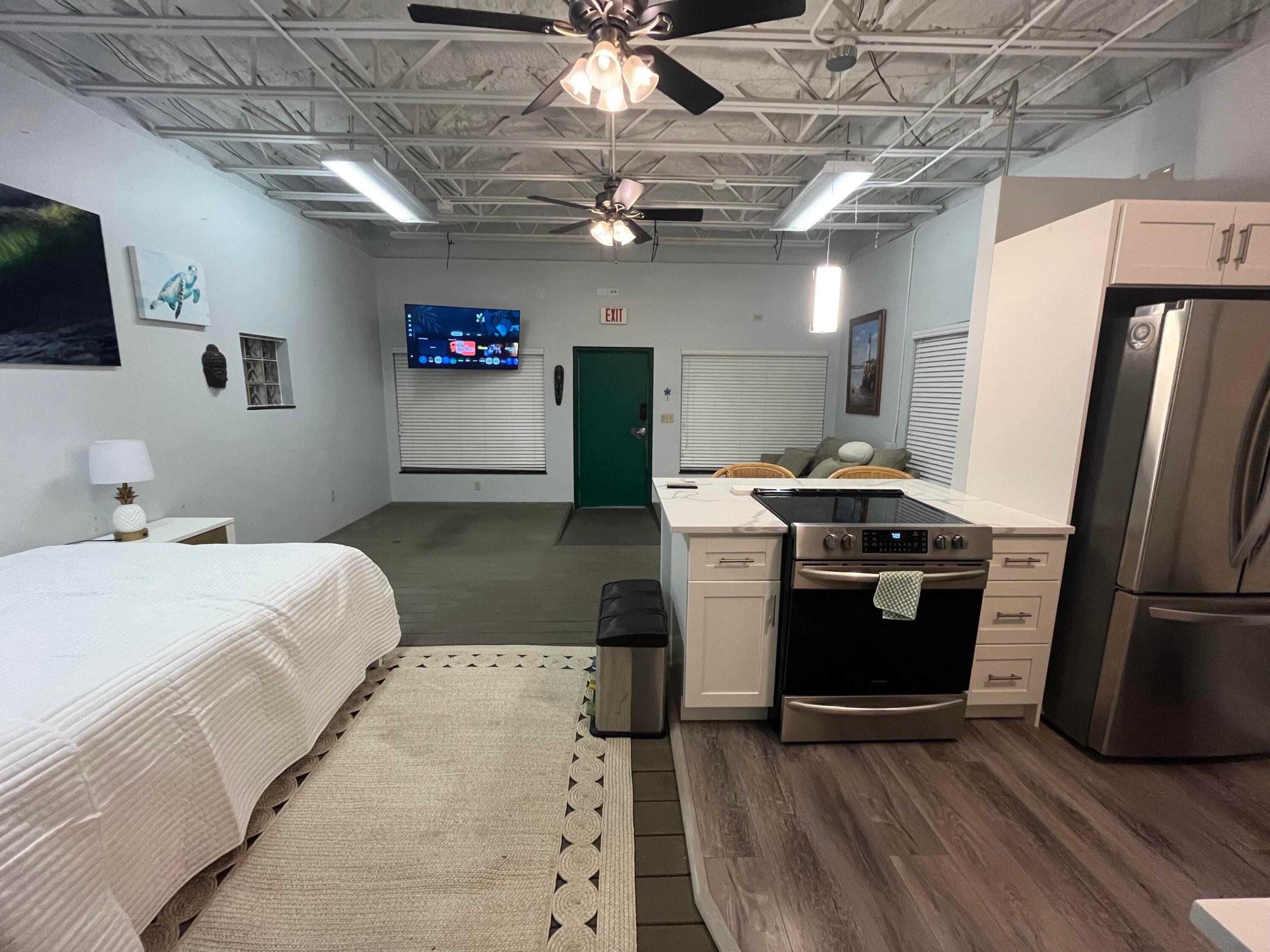 LAKESIDE POINT ADD TO LANTANA - Residential Lease