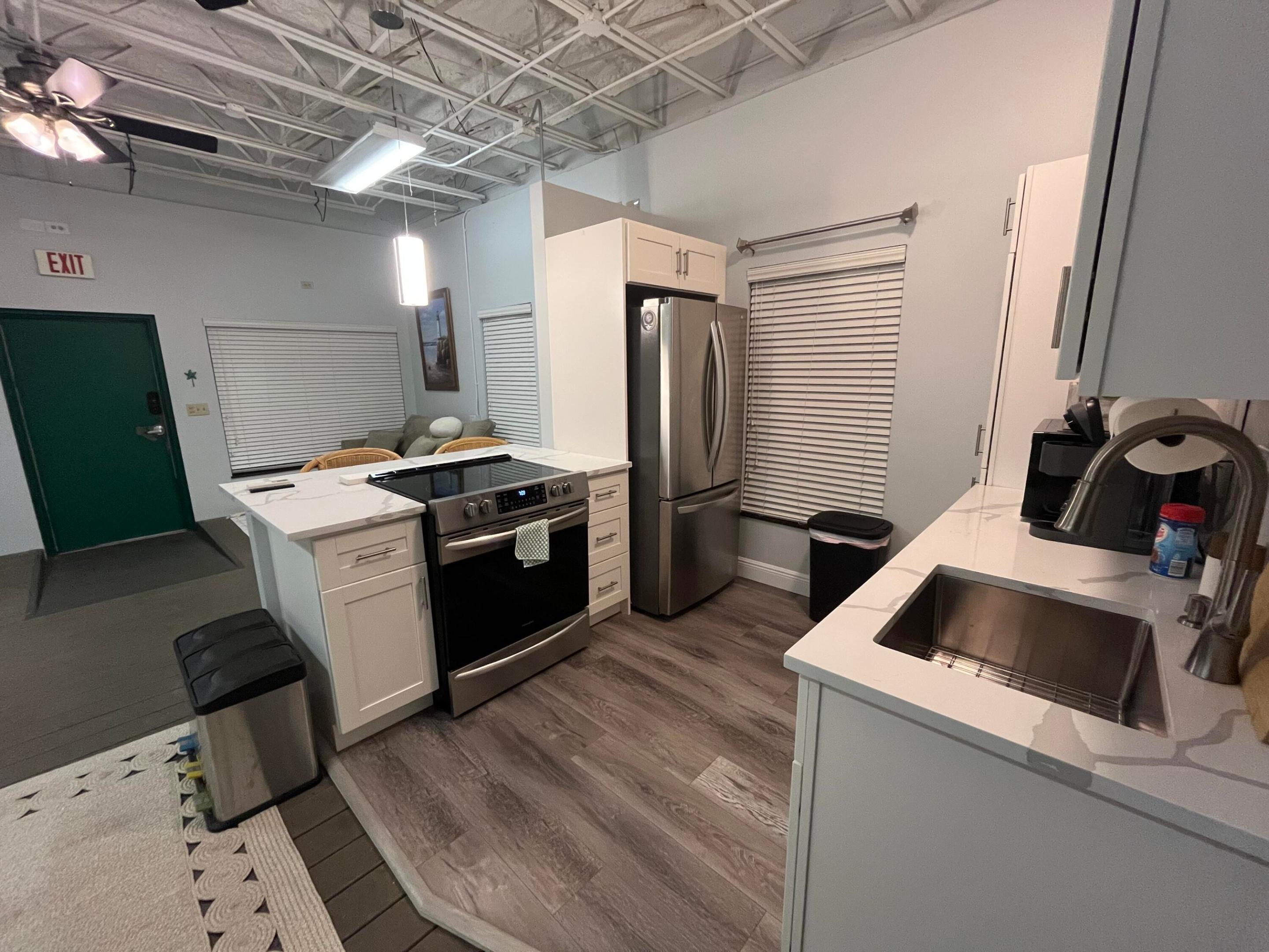 LAKESIDE POINT ADD TO LANTANA - Residential Lease