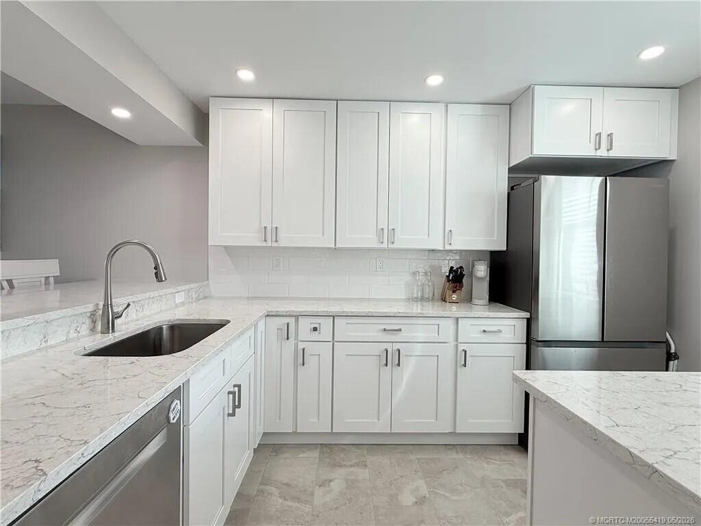 CIRCLE BAY YACHT CLUB CONDO - Residential