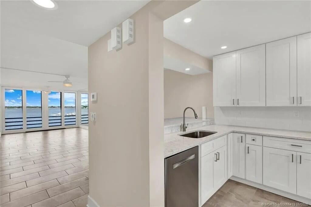 1950 SW Palm City Road 14-305