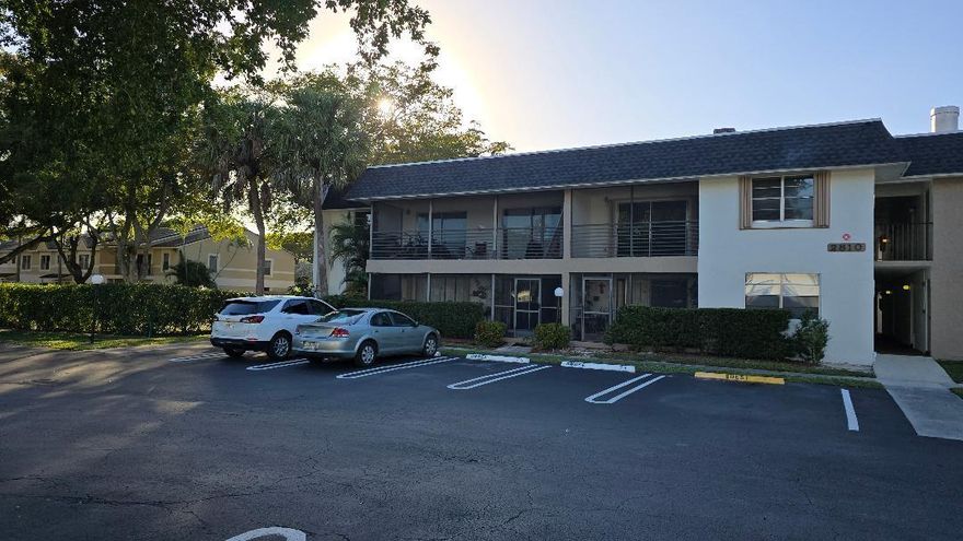 BEAUTIFUL LARGE 2/2 CONDO JUST PAINTED AND READY FOR MOVE IN SHOWS VERY NICE AND CLEAN.......... FIRST AND SECURITY DEPOSIT ONLY ............