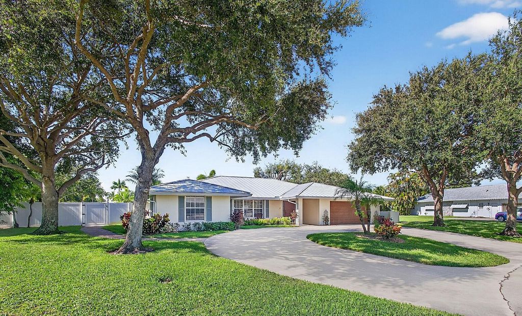 Photo of 4598 Juniper Lane, Palm Beach Gardens, FL 33418 (MLS # R11118891)