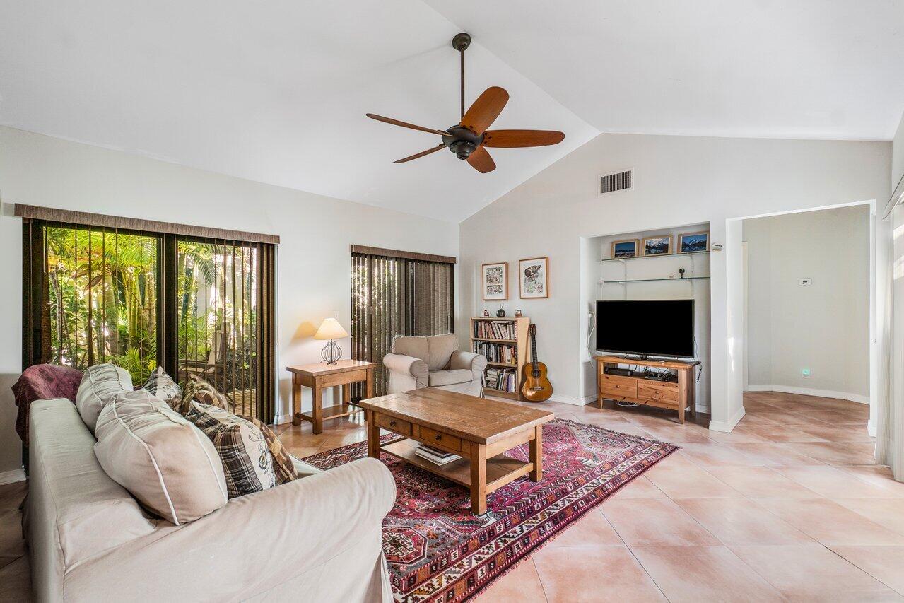 Via del Mar - Residential