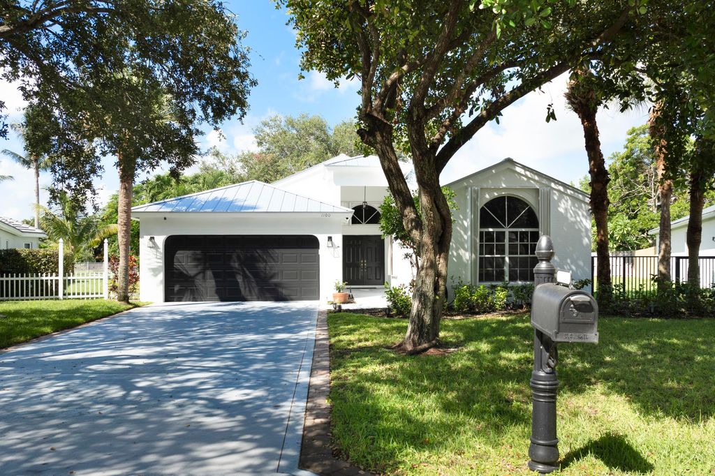 Photo of 1100 Sea Grape Circle, Delray Beach, FL 33445 (MLS # R11015440)