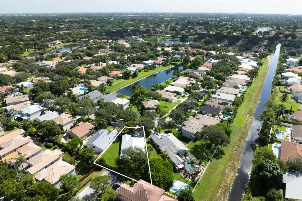 Photo of 1100 Sea Grape Circle, Delray Beach, FL 33445 (MLS # R11015440)