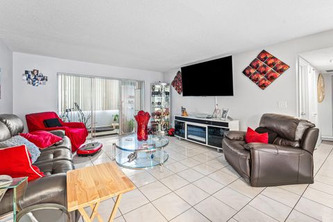 725 Lori Drive, 101 Palm Springs FL 33461