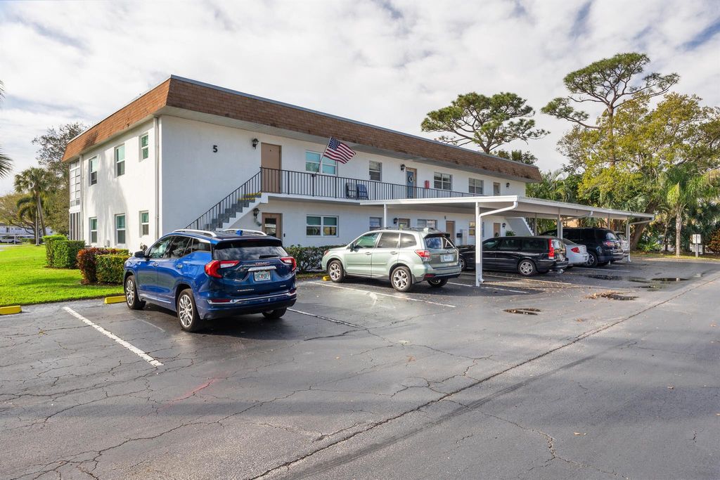 Photo of 2950 SE Ocean Boulevard #5-4, Stuart, FL 34996 (MLS # R10962902)