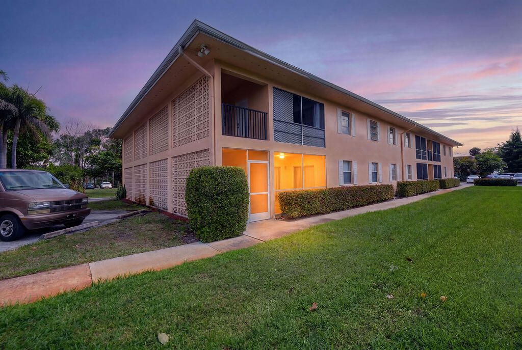 Photo of 333 SE Martin Avenue #1-a, Stuart, FL 34996 (MLS # B26006453)