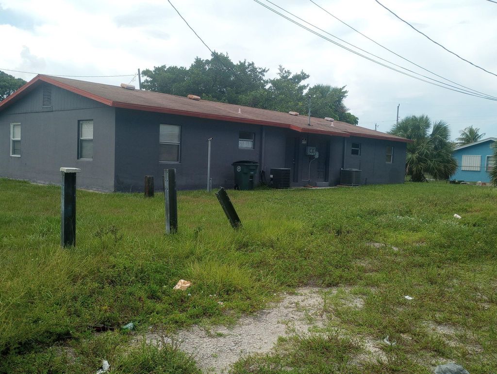 Photo of 1002 N 16th Street, Fort Pierce, FL 34950 (MLS # F10390459)