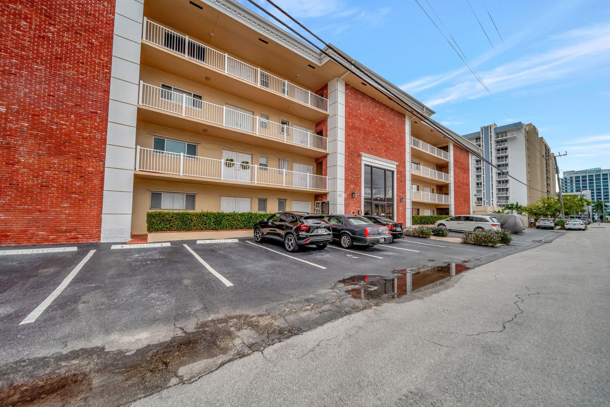 2841 NE 33rd Ct 305