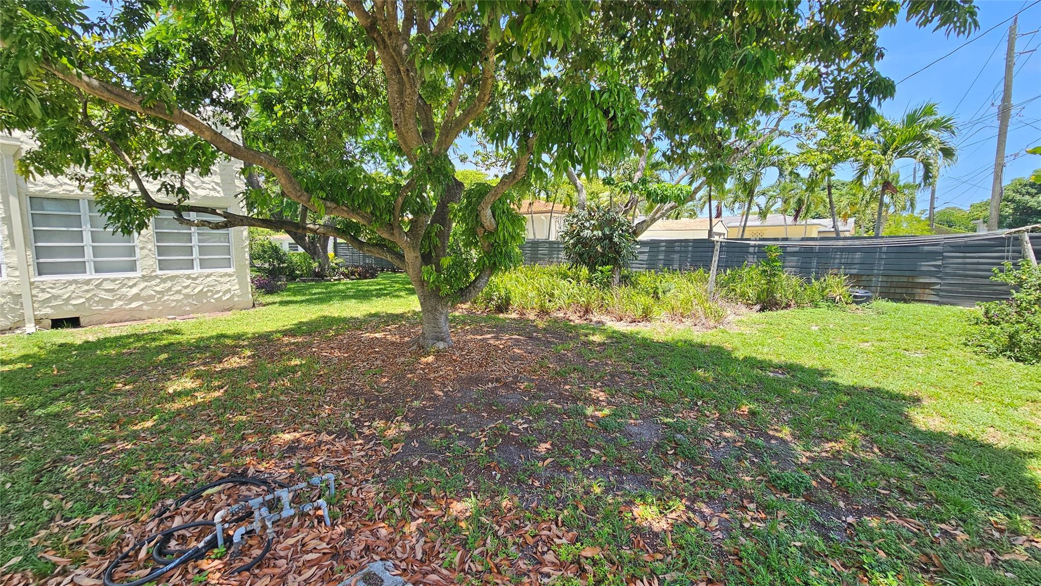 1954 Dewey St, Hollywood, FL, 33020/$330,000 3 1954 Dewey St