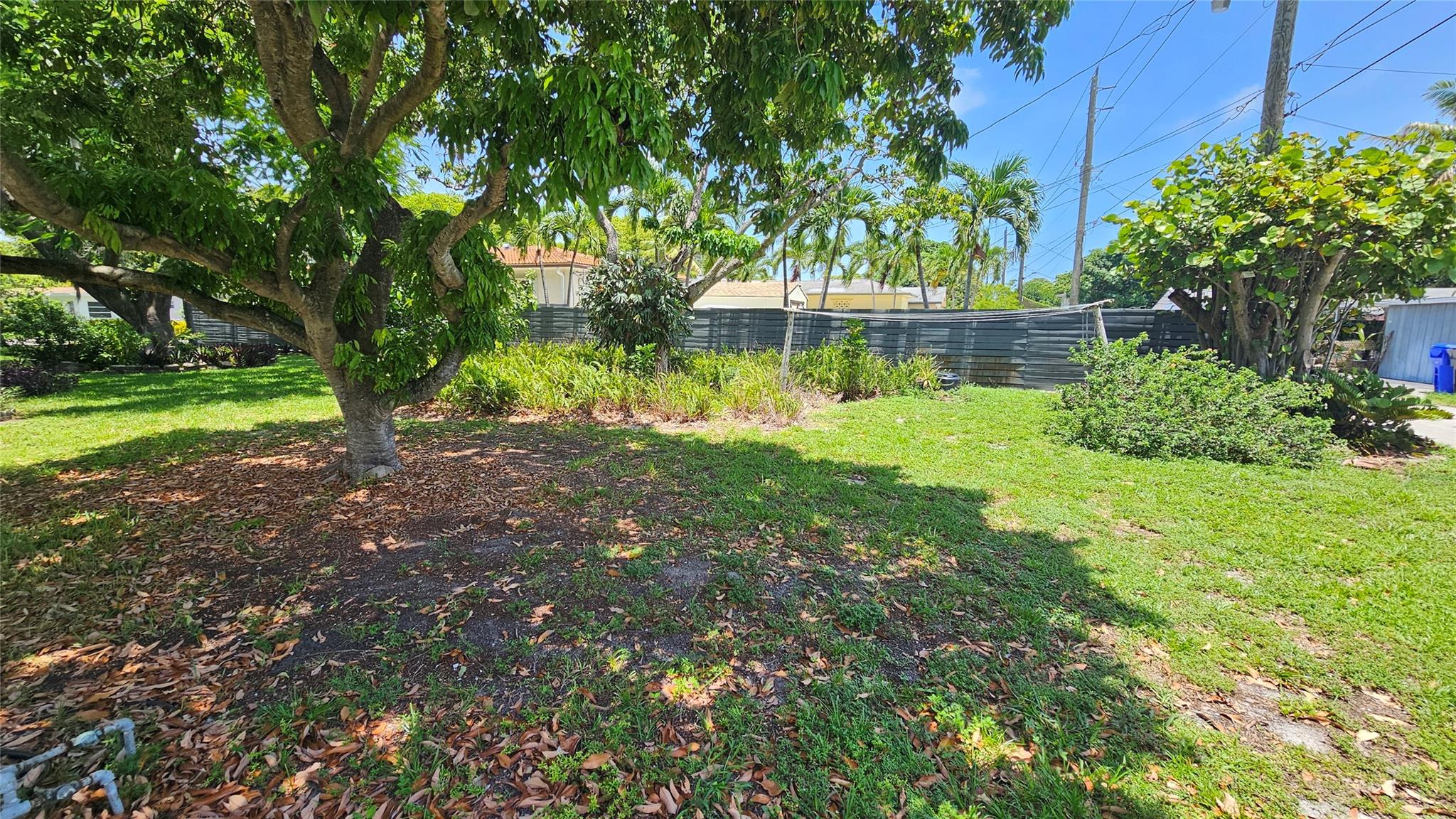 1954 Dewey St, Hollywood, FL, 33020/$330,000 2 1954 Dewey St