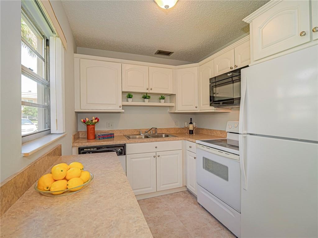 VISTA GARDENS F/K/A VISTA - Residential Lease