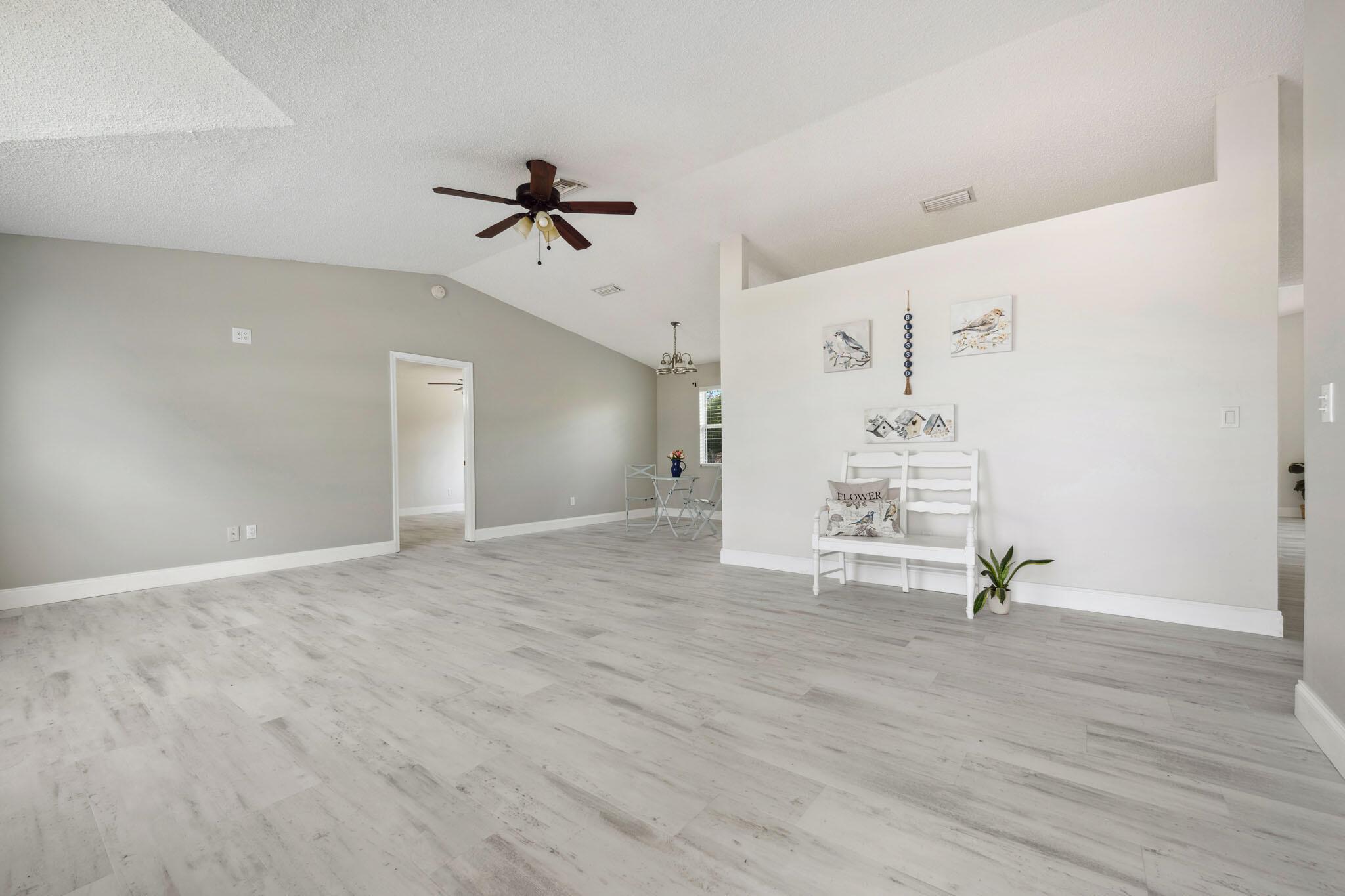 826 SW Duncan Terrace