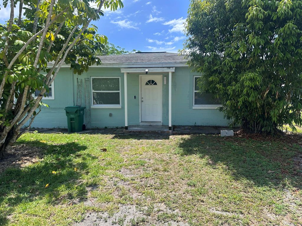 Photo of 2006 N 51st Court, Fort Pierce, FL 34947 (MLS # R11095535)