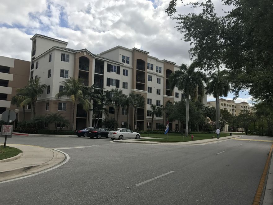 Great Location in Renaissance Commons. Luxury style condo with 1 bedroom 1 bathroom with dual sinks, wood flooring throughout, cherry wood kitchen cabinets, granite counter tops, stainless steel appliances, large over sized balcony with a view of the pool. Laundry room located in your condo. Gated community, secured parking garage, clubhouse, fitness center, billiards/lounge/party room, pool and hot tub.  Located minutes from the beach, restaurants and shopping in walking distance.