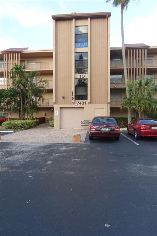 Spacious, totally remodeled condo in a great location walk to supermarkets, shops, restaurants. Great golf course views from a spacious porch/ florida room. Very quite, washer and dryer inside.