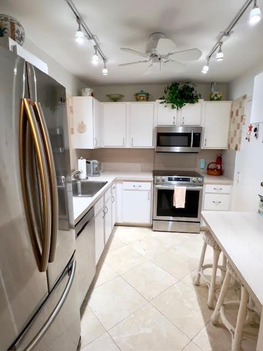 Photo of 800 SE 20th Avenue #911, Deerfield Beach, FL 33441 (MLS # F10482008)