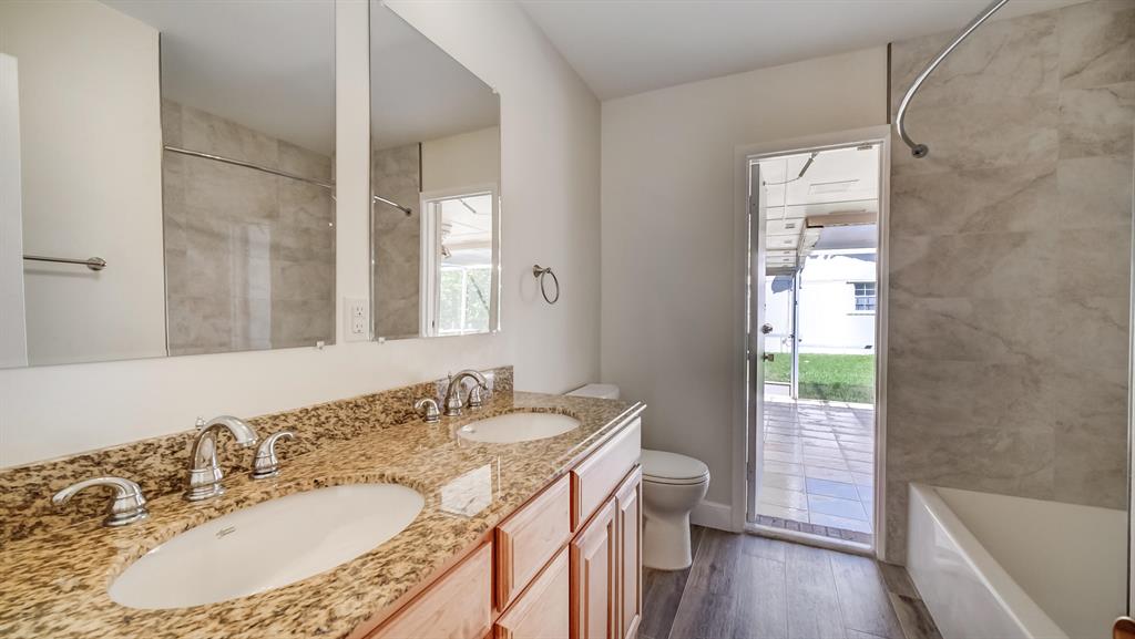 MIAMI LAKES SEC 4 - Residential