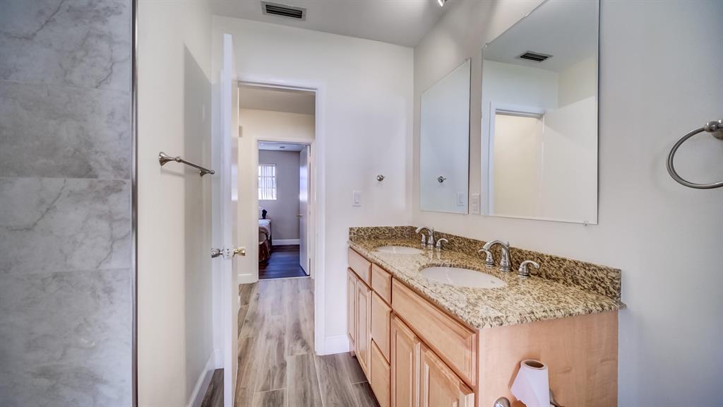 MIAMI LAKES SEC 4 - Residential