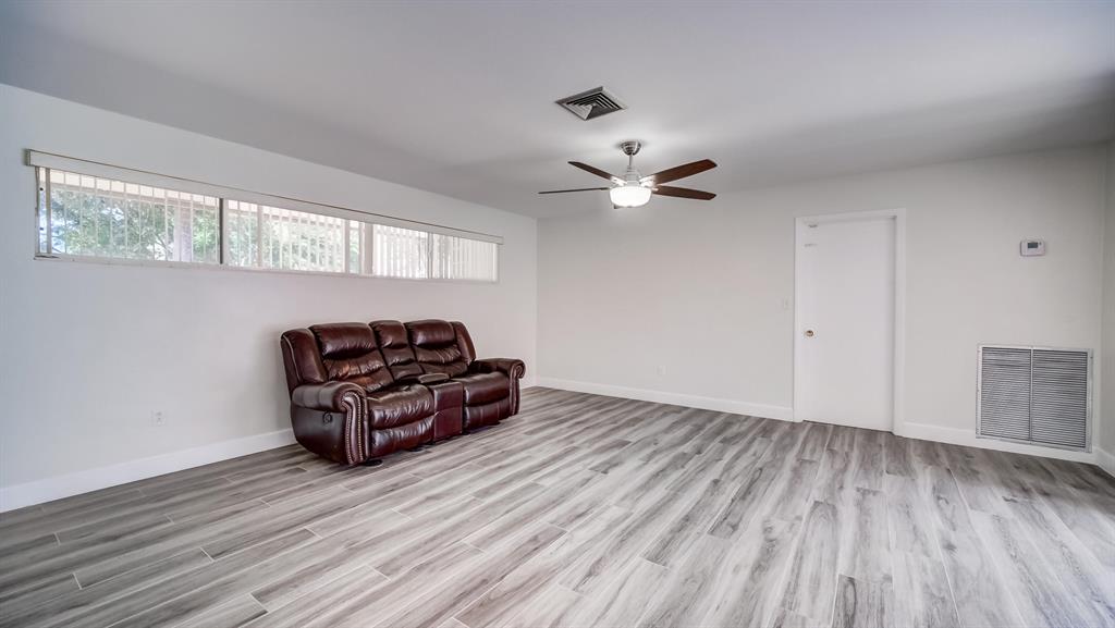 MIAMI LAKES SEC 4 - Residential