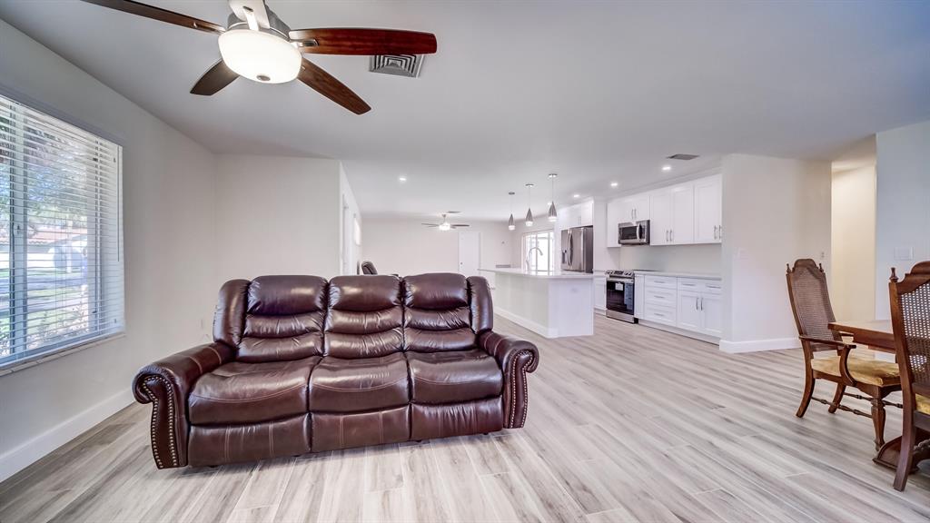 MIAMI LAKES SEC 4 - Residential