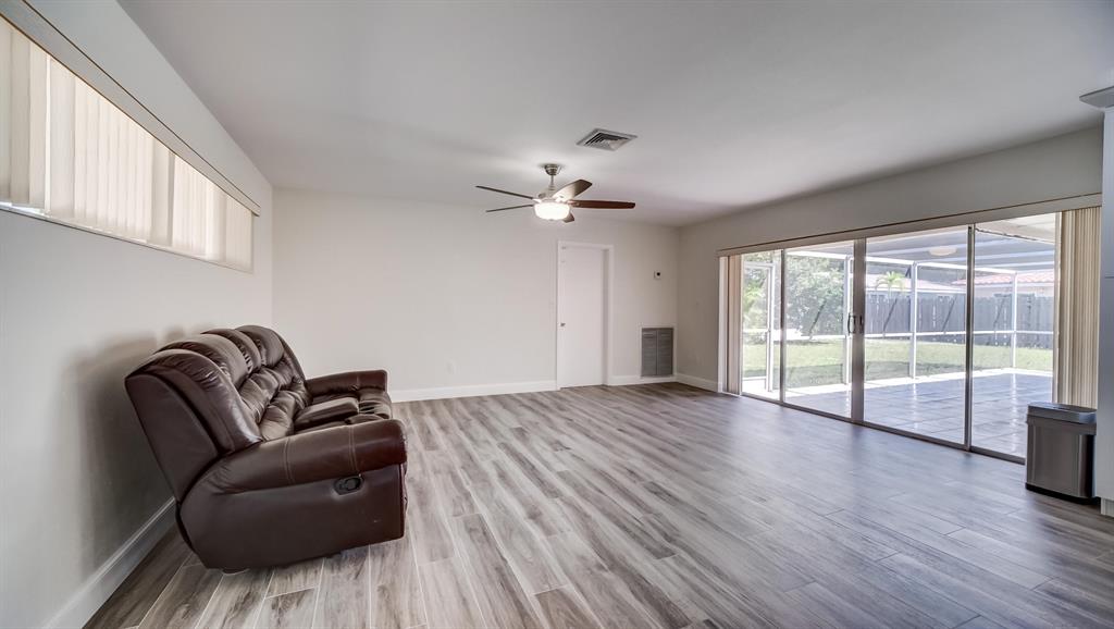 MIAMI LAKES SEC 4 - Residential