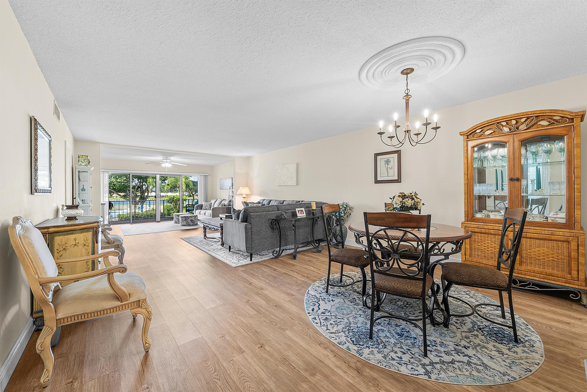 ATLANTIS SHERBROOKE VILLA - Residential