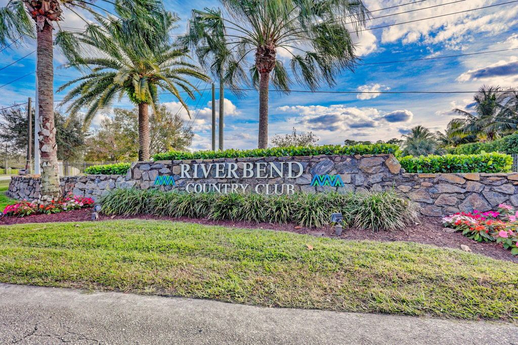 Photo of 18490 SE Wood Haven Lane #F, Jupiter, FL 33469 (MLS # R11002004)