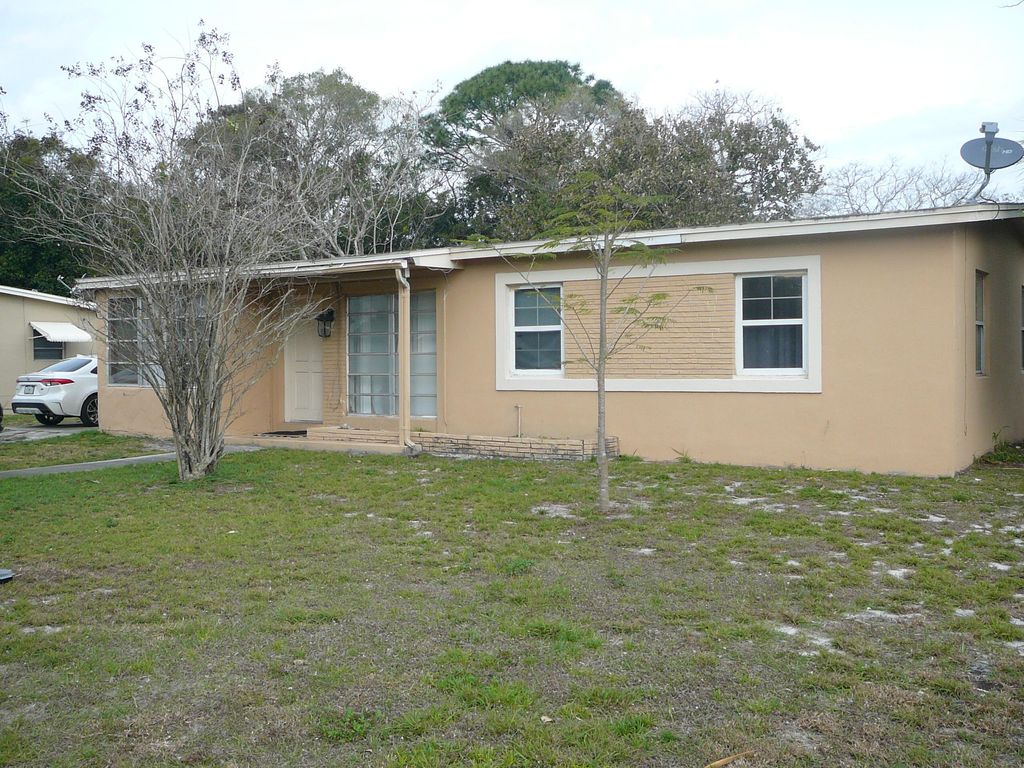 Photo of 141 NE Prima Vista Boulevard, Port Saint Lucie, FL 34983 (MLS # R10777883)